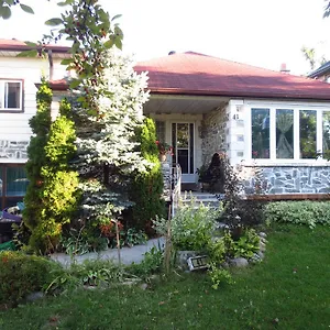 North York Bb Bed & Breakfast Homestay